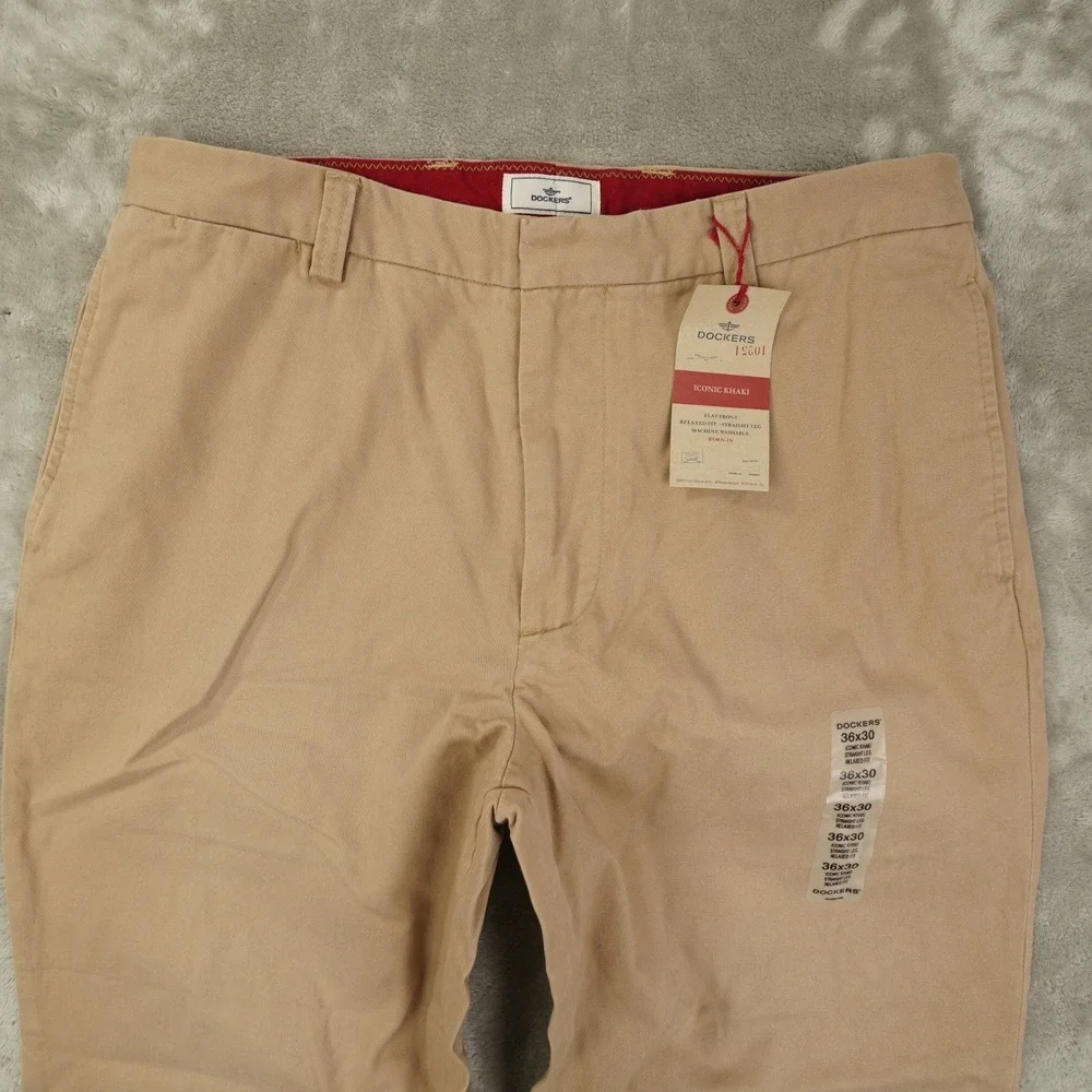 Docker's Iconic Khaki Flat Front Pants Relaxed Straight Fit Men's 36x30 NWT
